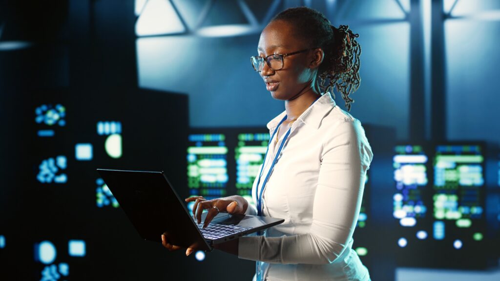 Focused,It,Consultant,Strolling,Through,Server,Rows,Providing,Processing,Resources